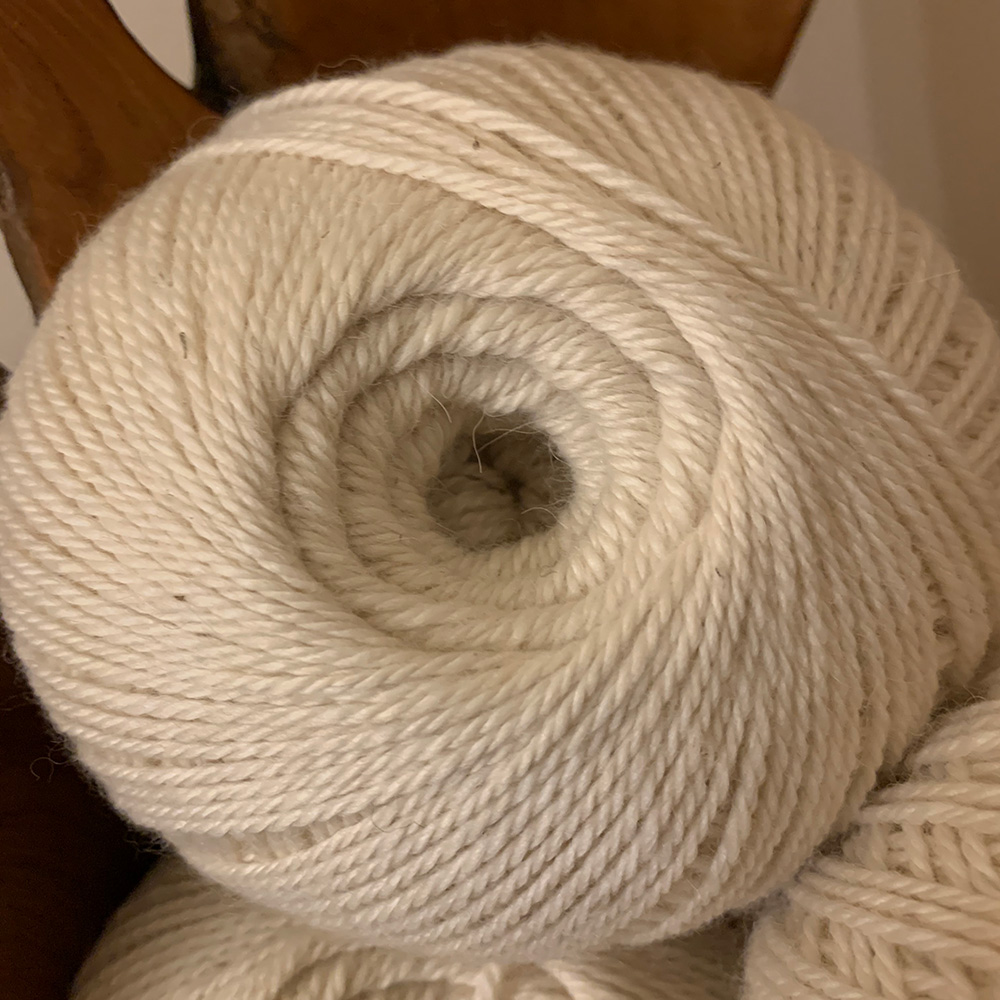 White 100% pure alpaca wool for knitting